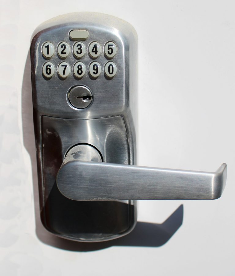 10 Tips for Choosing a Door Security System