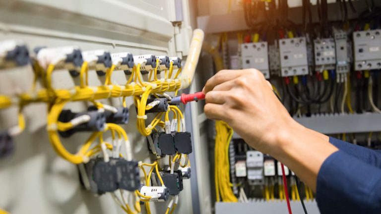 Read This Guide to Know About Commercial Electrical Contractors: