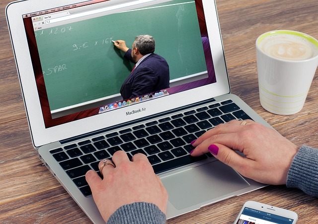 Kajabi vs Teachable: Which one is the better platform for online courses?